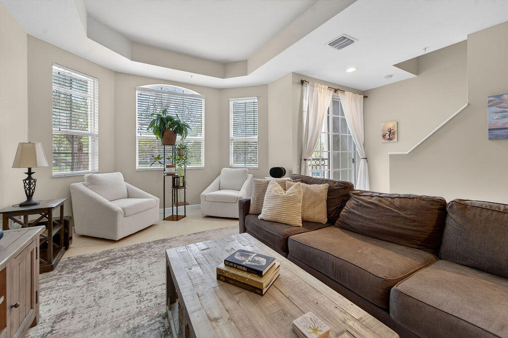 HARBOUR OAKS - Residential Lease