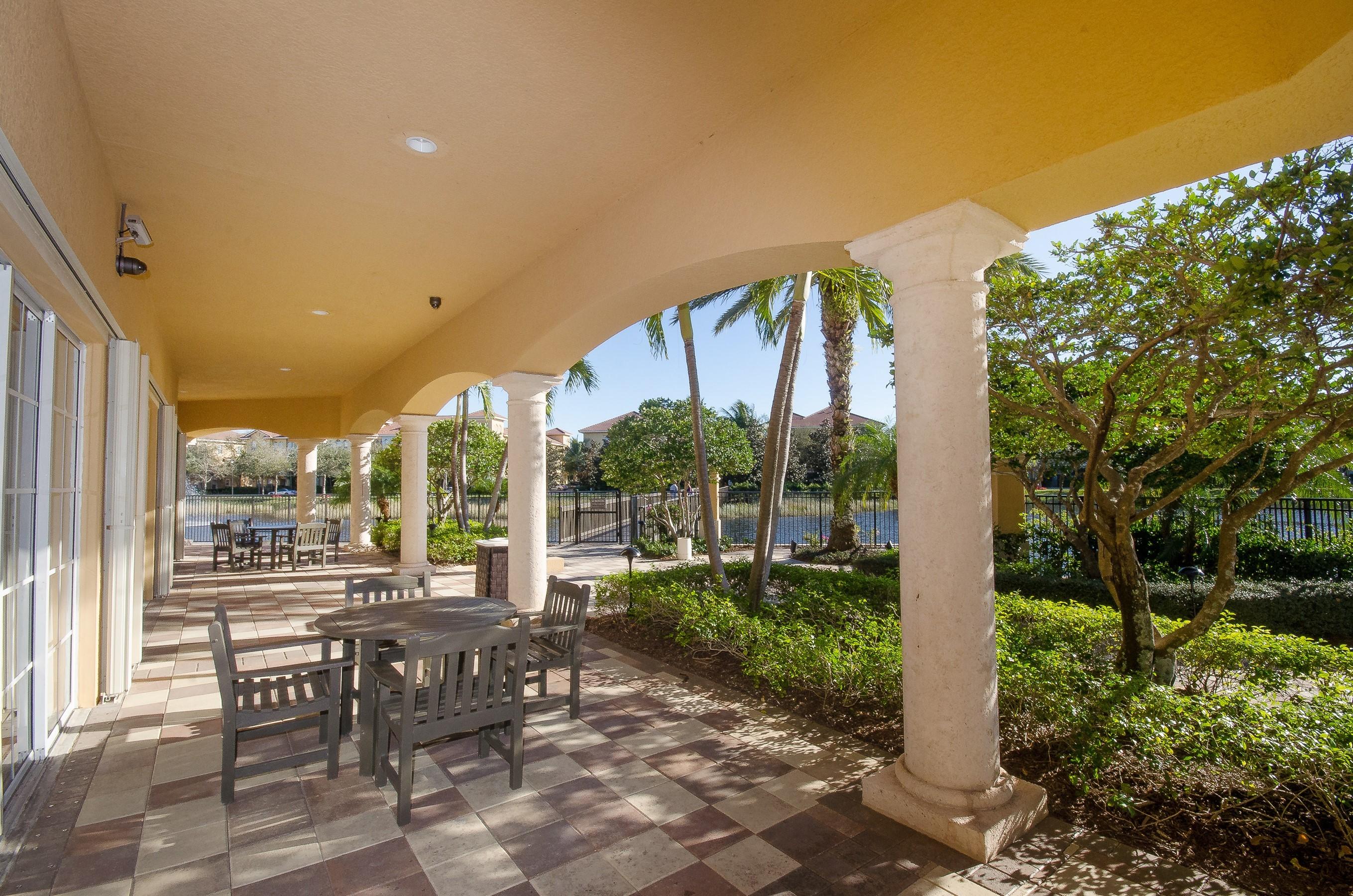 HARBOUR OAKS - Residential Lease