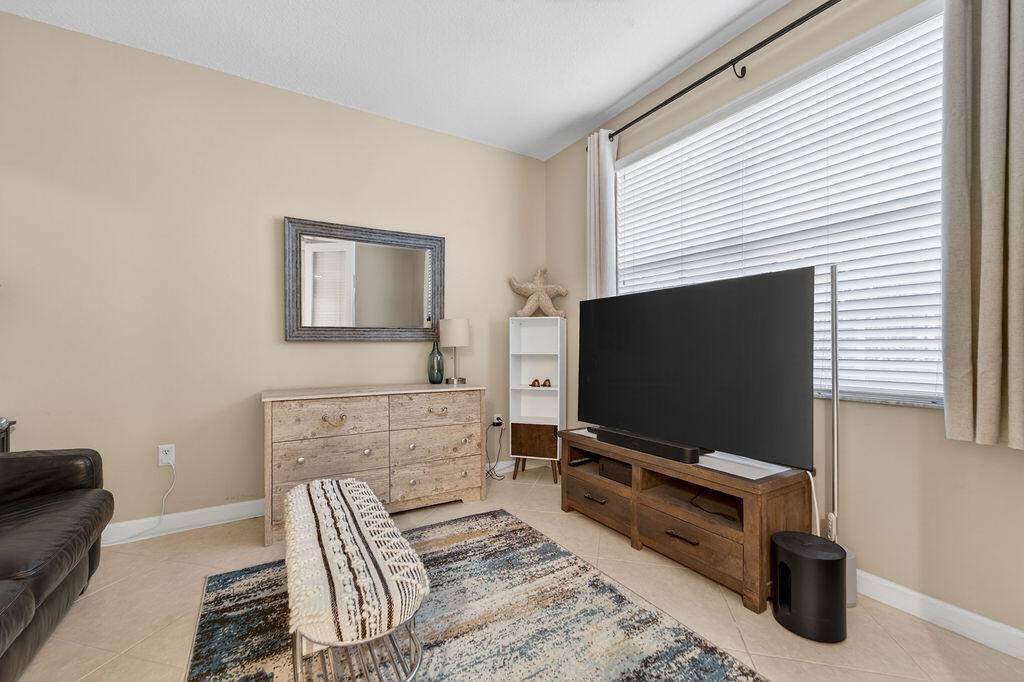 HARBOUR OAKS - Residential Lease