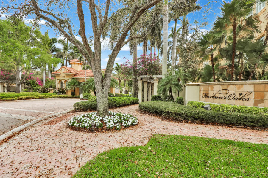 HARBOUR OAKS - Residential Lease