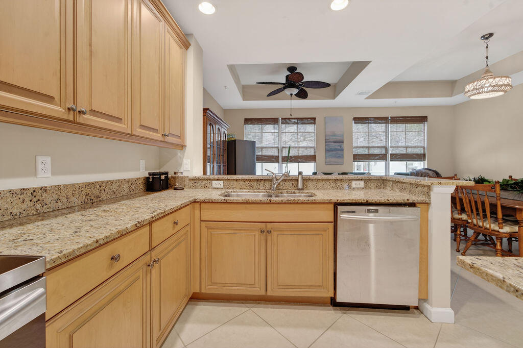 HARBOUR OAKS - Residential Lease