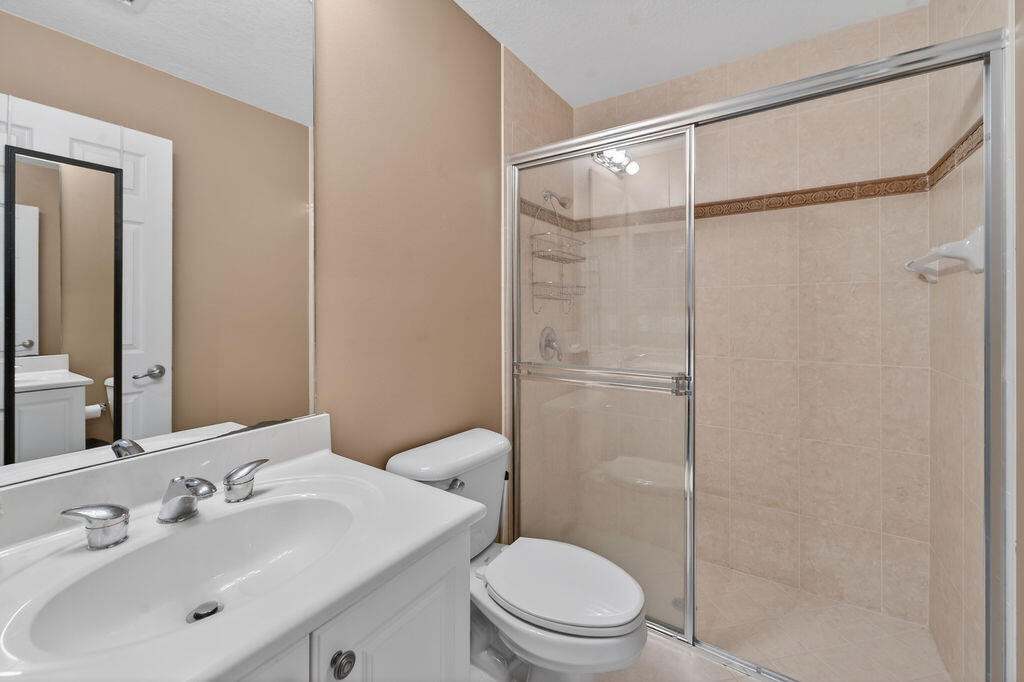 HARBOUR OAKS - Residential Lease