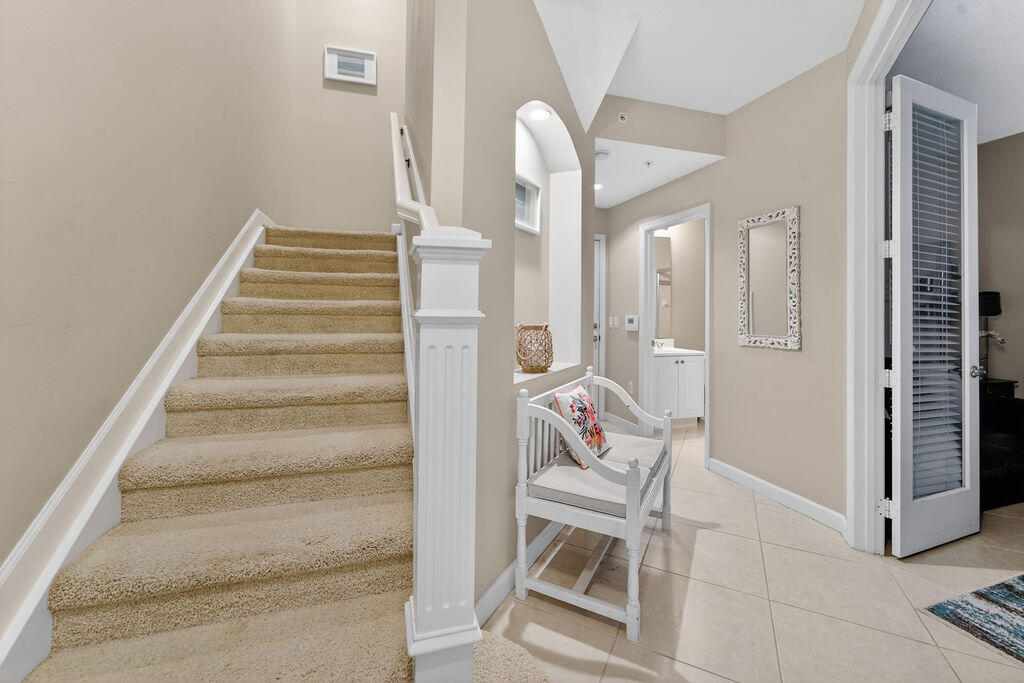 HARBOUR OAKS - Residential Lease