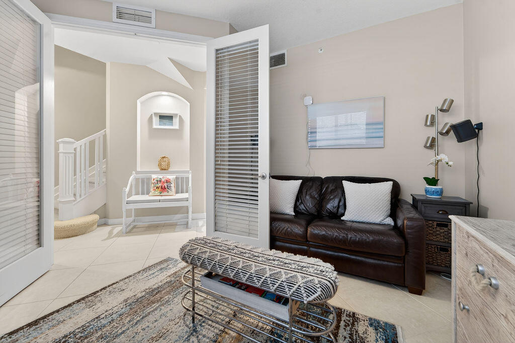 HARBOUR OAKS - Residential Lease