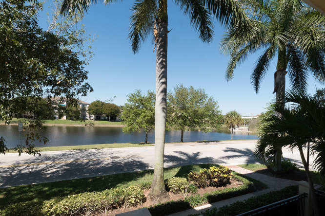 HARBOUR OAKS - Residential Lease