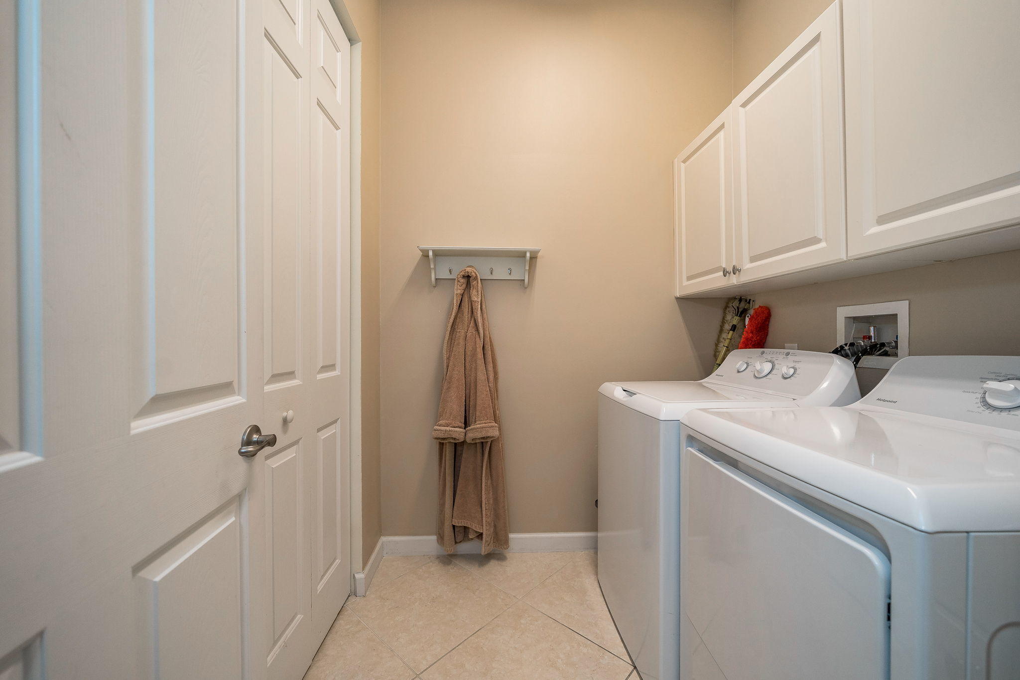 HARBOUR OAKS - Residential Lease