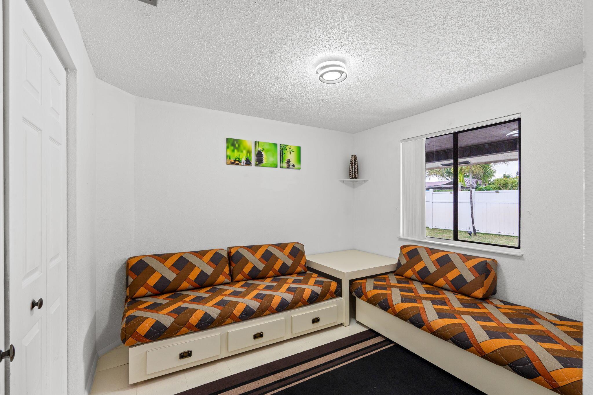 COUNTERPOINT ESTATES 10 - Residential