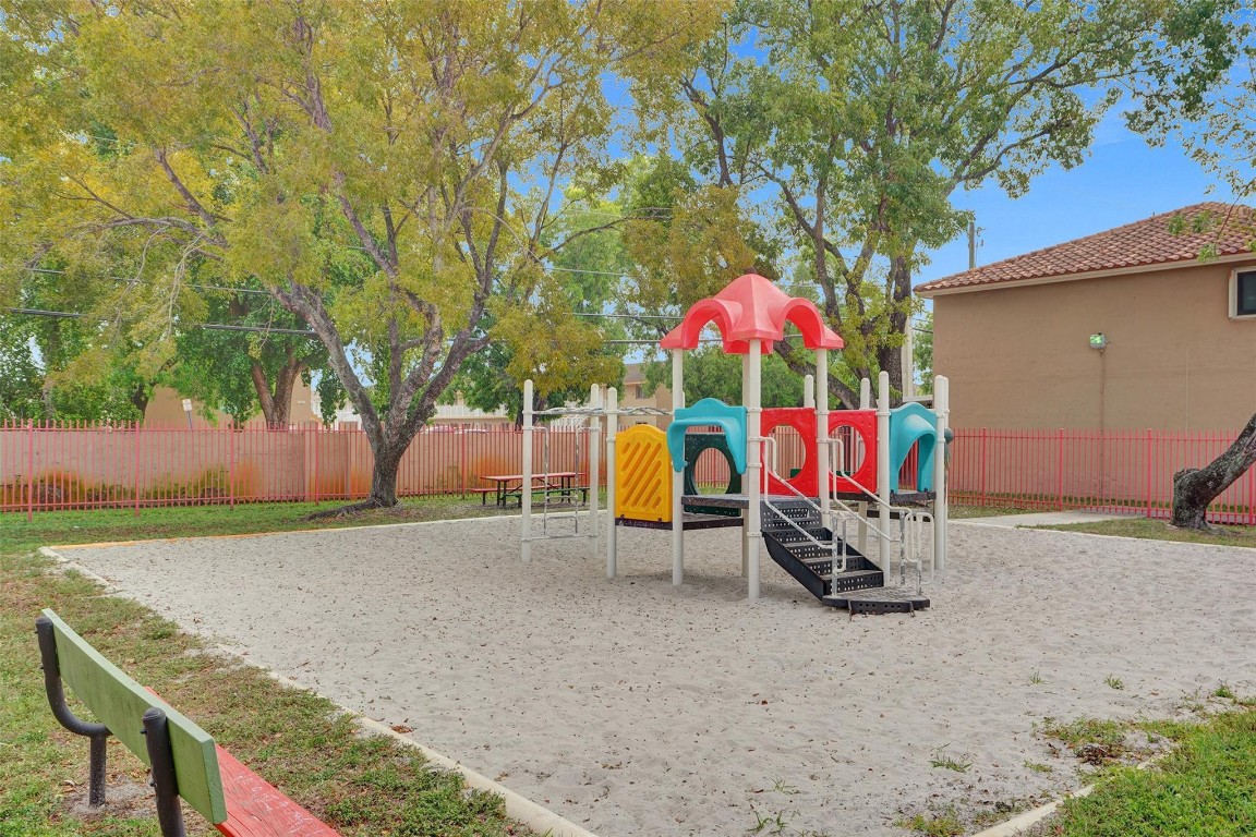 El Prado By The Lake - Residential