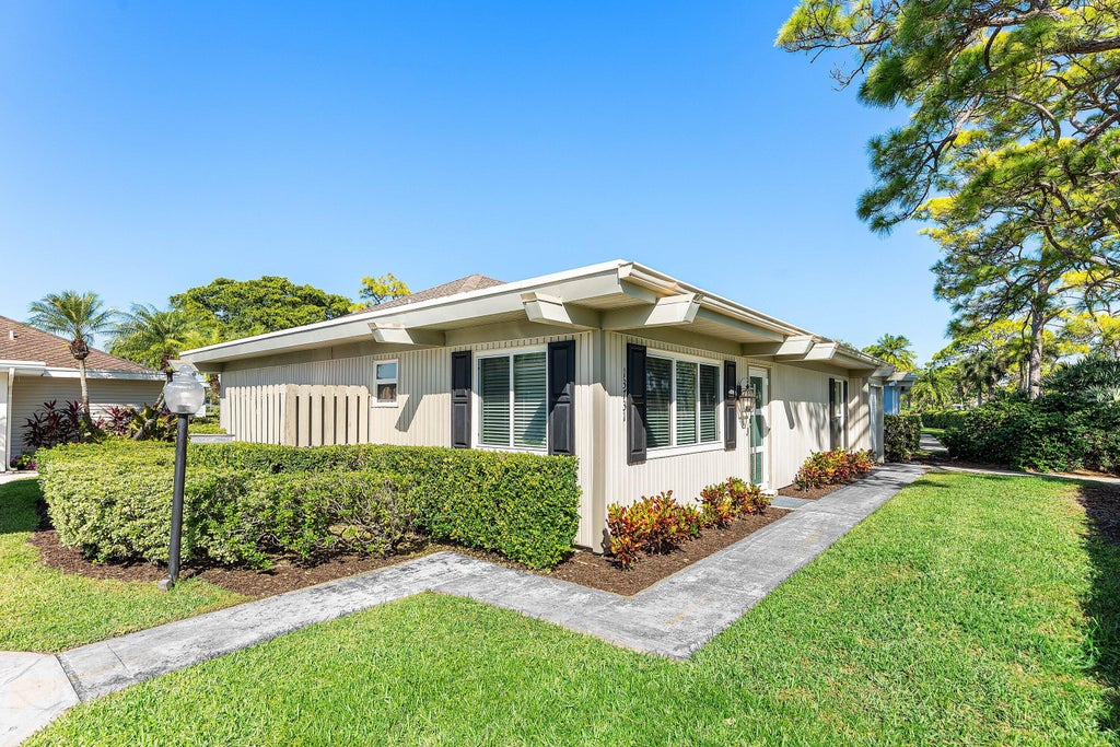 Photo of 13731 Eastpointe Way, Palm Beach Gardens, FL 33418 (MLS # B26076866)