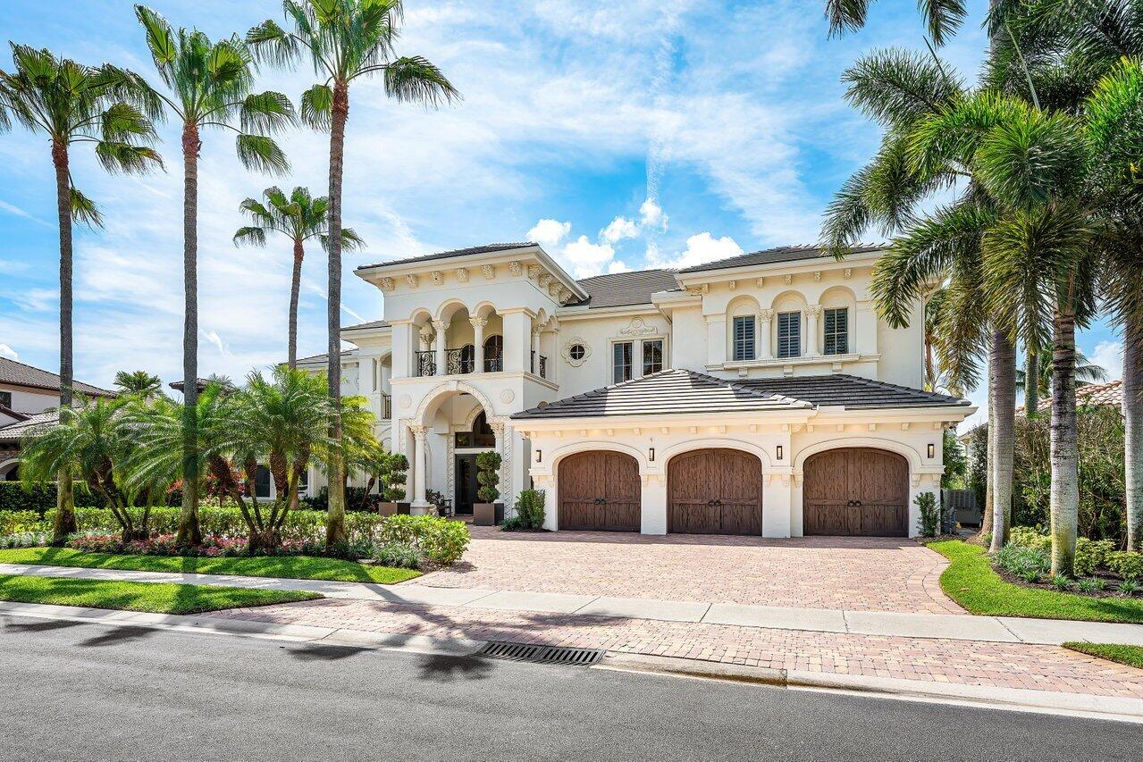 686 Hermitage Circle