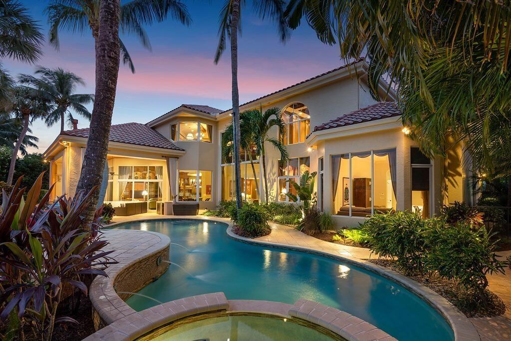 686 Hermitage Circle