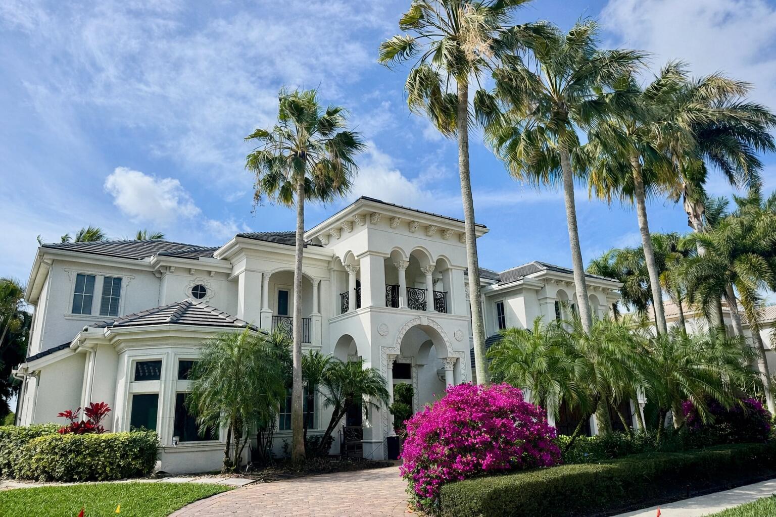 686 Hermitage Circle