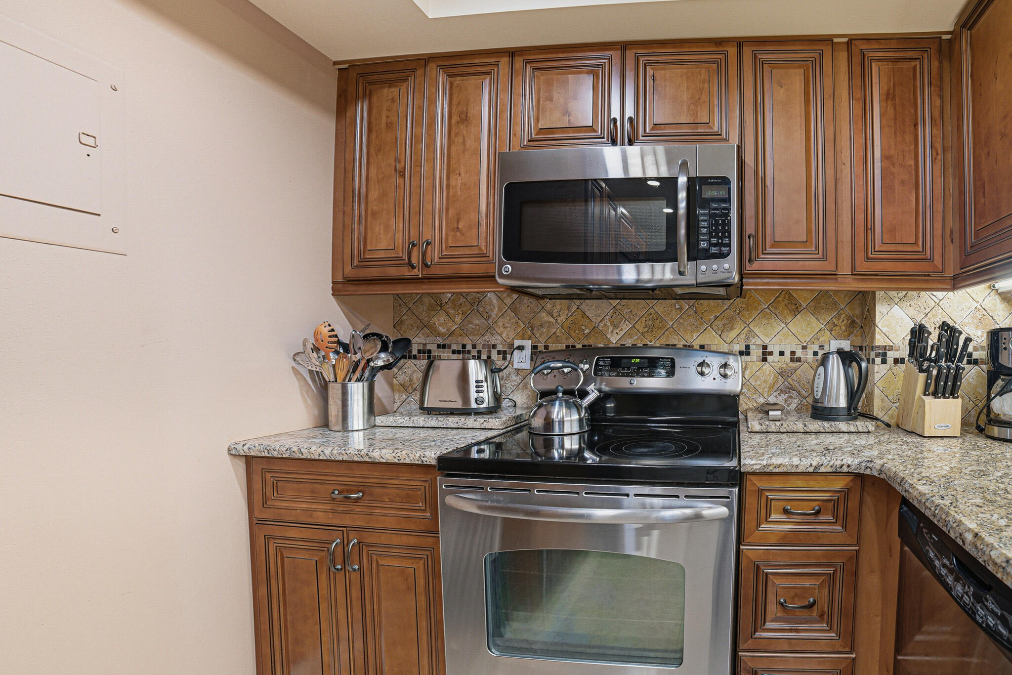 PATRICIAN OF PALM BEACH CONDO - Residential Lease