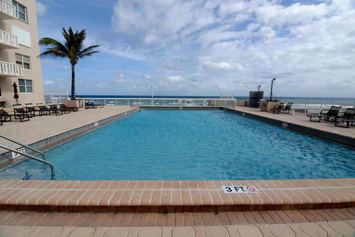 PATRICIAN OF PALM BEACH CONDO - Residential Lease