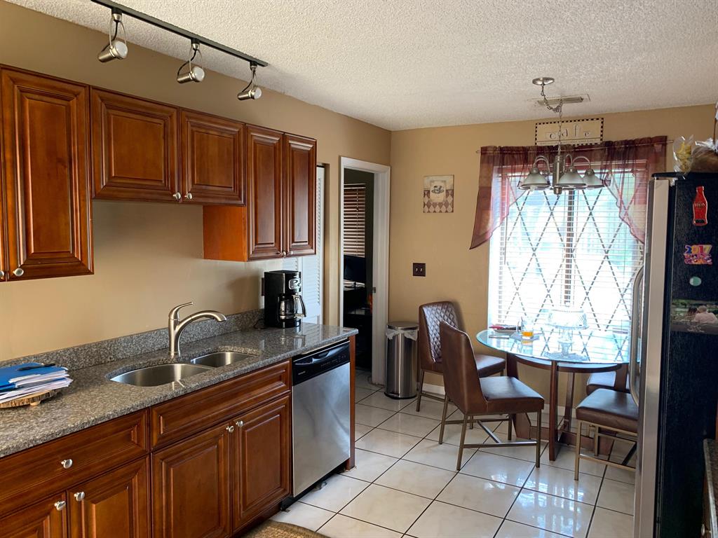 SPRINGTREE LAKES - Residential