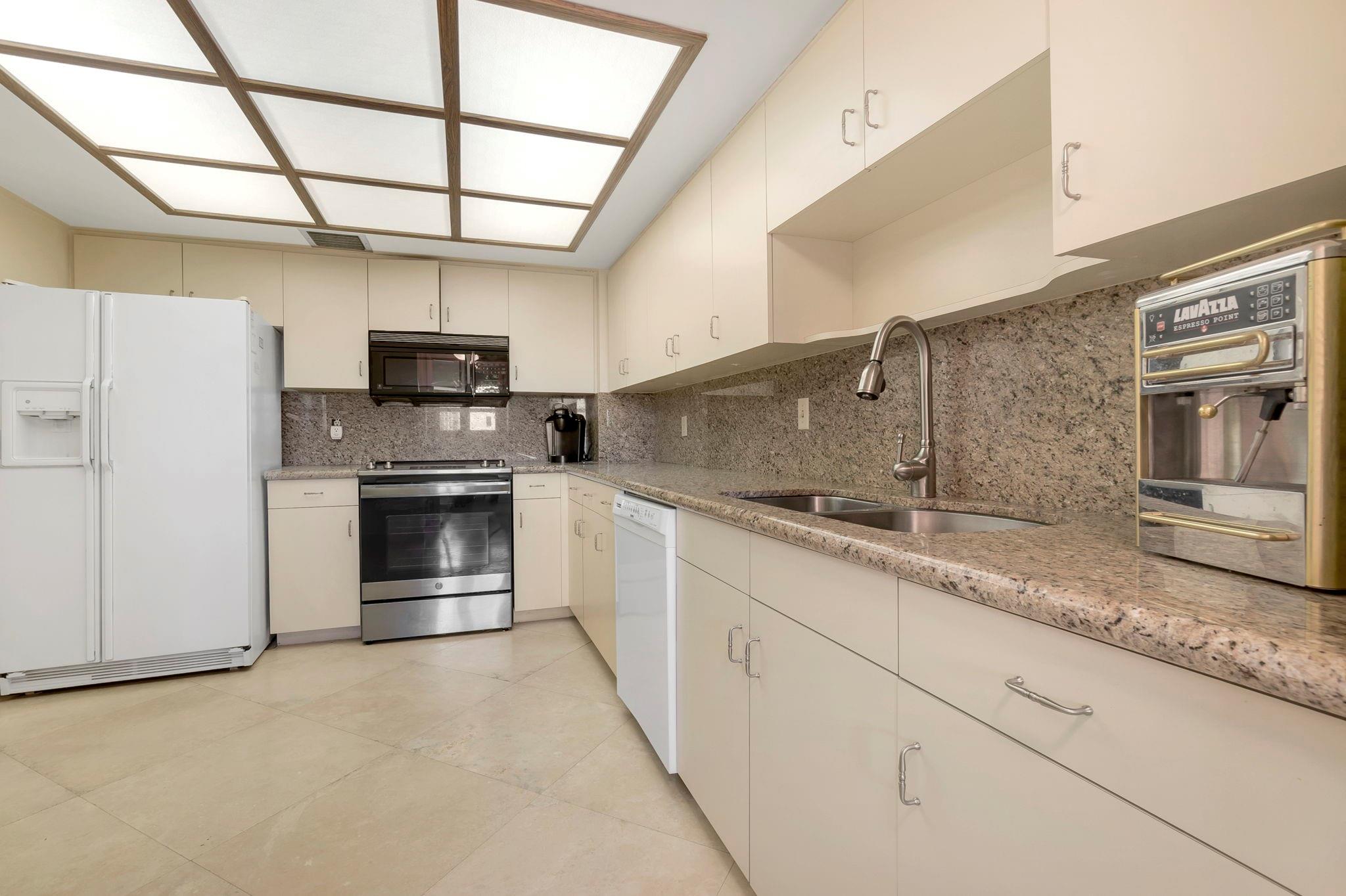 ***** SPACIOUS AND BRIGHT CORNER UNIT. 2 BEDROOMS, 2 BATH WITH PANORAMIC AND UNOBSTRUCTED VIEWS OF THE OCEAN,HARBOR, AND CITY. AIRY AND OPEN FLOOR PLAN, LARGE ROOMS,SPACIOUS WALK-IN . TILED FLOORS THRU OUT. WASHER AND DRYER. ENJOY 24 HOURS SECURITY AND LUXURIOUS AMENITIES INCLUDING A HEATED POOL,TENNIS COURTS, BILLIARD ROOM, WELL EQUIPPED GYM, A PAVILION WITHA GAS GRILL.*****RENTAL INCLUDES WATER,TRASH, CABLE,WIFI. ASSIGNED COVERED GARAGE PARKING INCLUDED WITH AMPLE GUEST PARKINGS. CLOSE TO THE BEACH,RESTAURANTS,BANKS, PUBLIX,CVS,PARKS AND IMPERIAL POINT MEDICAL CENTER. ***BUILDING IS RUN EXCEPTIONALLY WELL WITH STAFF AND MANAGMENT**