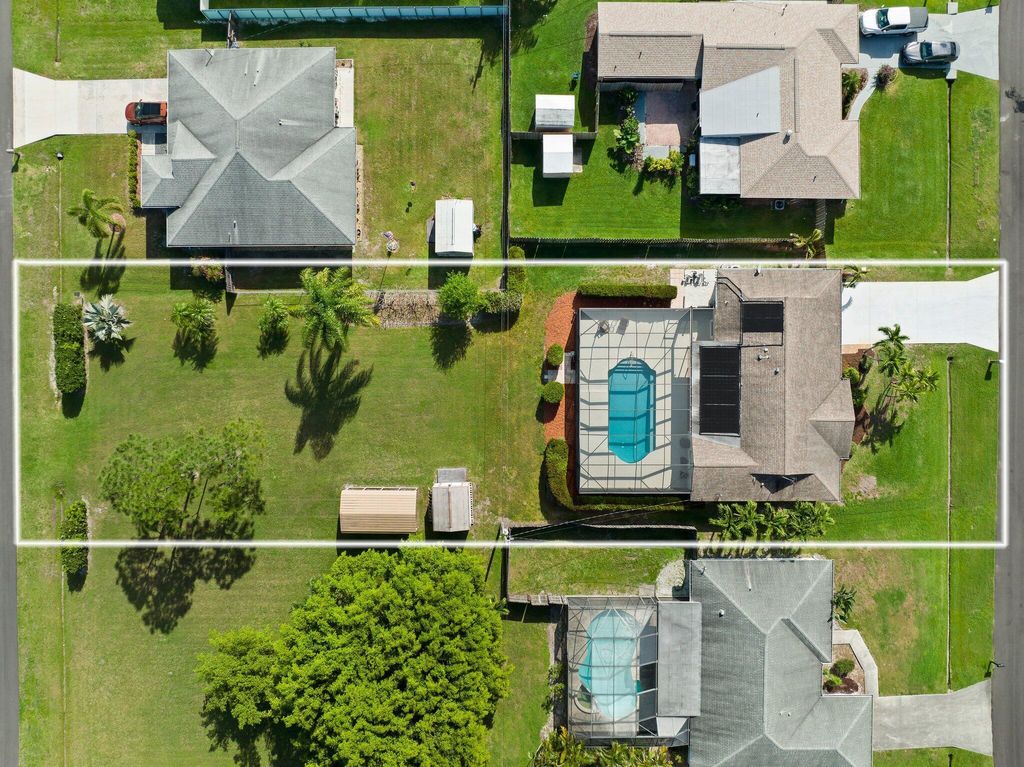 Photo of 661 SE Crescent Avenue, Port Saint Lucie, FL 34984 (MLS # R10972011)