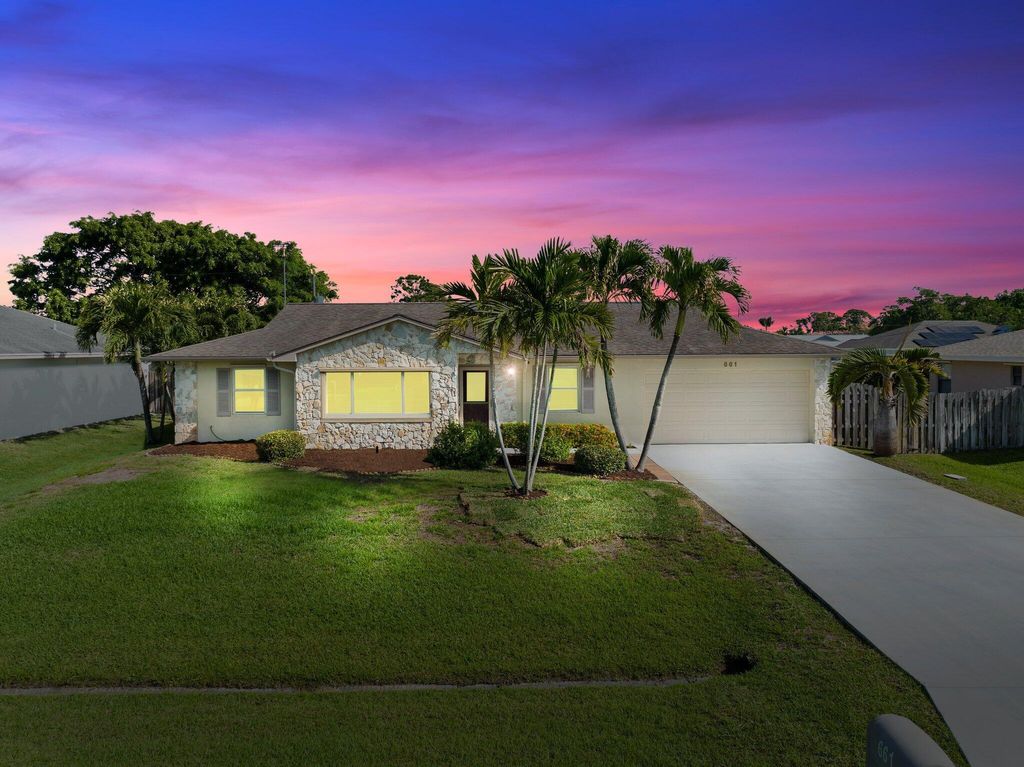 Photo of 661 SE Crescent Avenue, Port Saint Lucie, FL 34984 (MLS # R10972011)