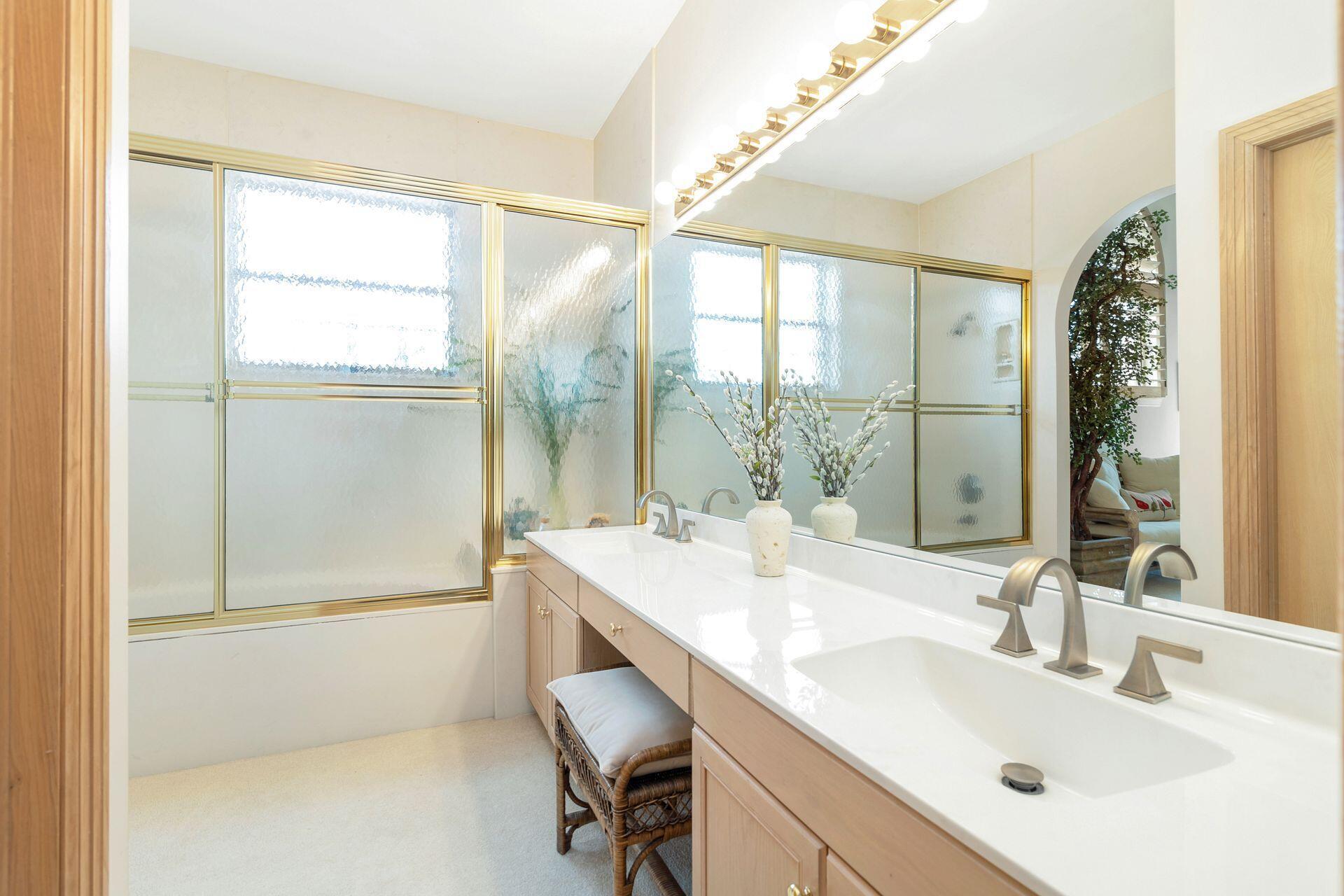 BARROW ISLAND AT JONATHAN - Residential