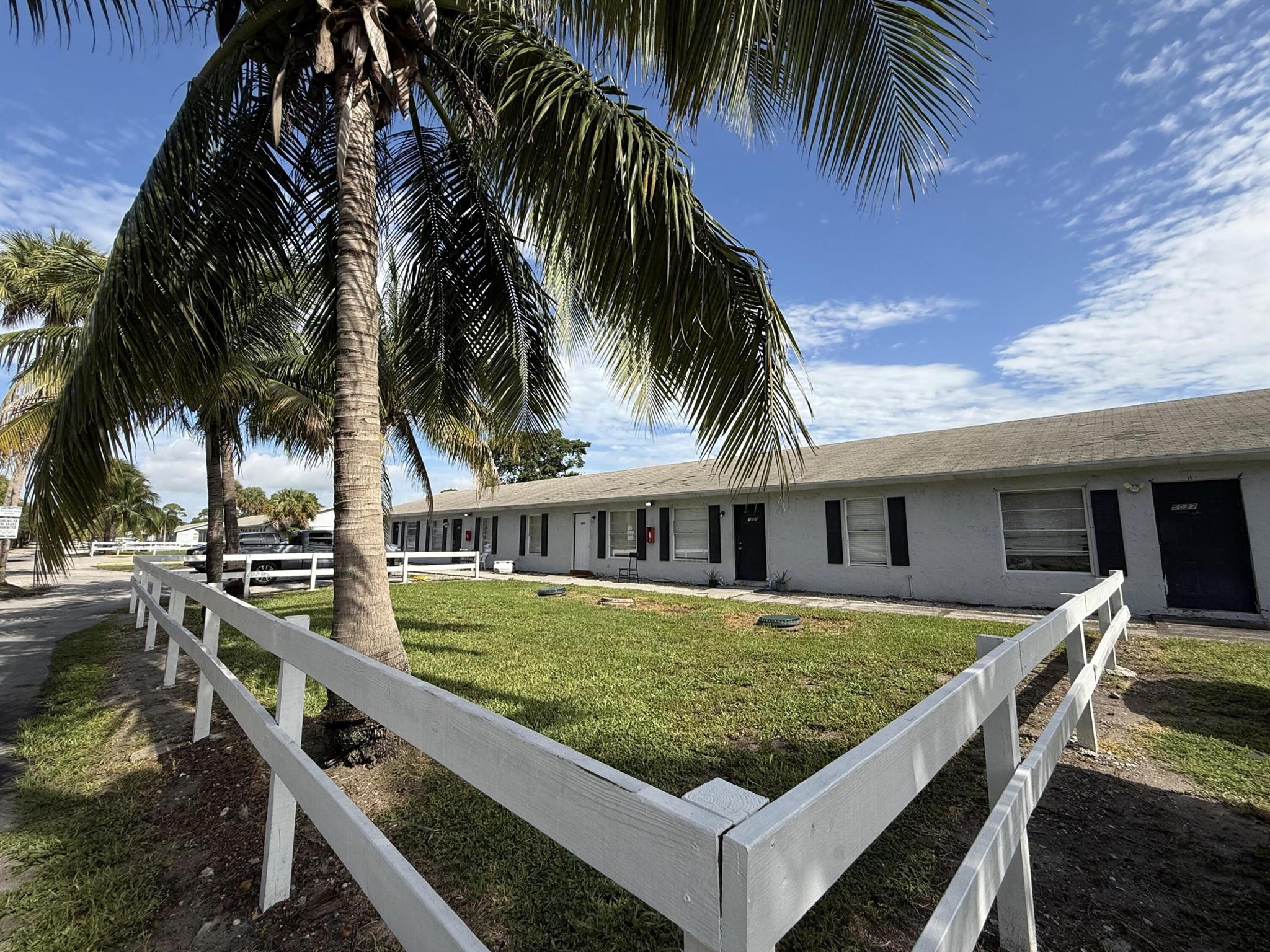 Spacious 3 bedroom, 1 bathroom apartment featuring a bright living area, functional kitchen, and ample closet space. Tile flooring throughout and freshly painted walls. Conveniently located near shopping, dining, schools, and public transportation. Ideal for families or roommates seeking comfort and accessibility. Rapid approval and ready to move in