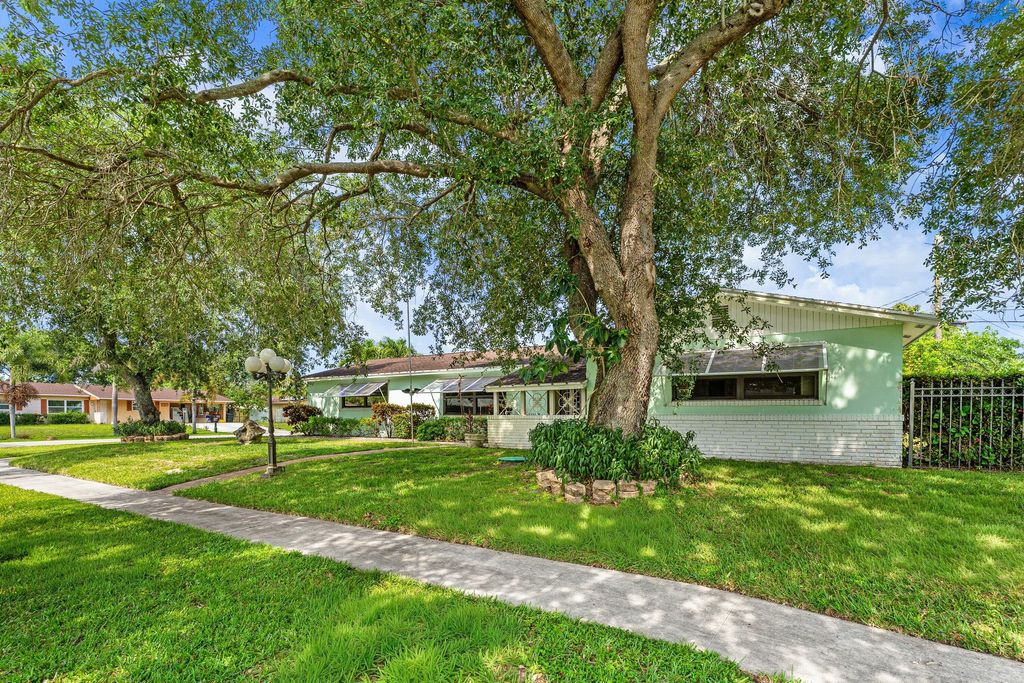 Photo of 2118 W Palma Circle, West Palm Beach, FL 33415 (MLS # B26028773)
