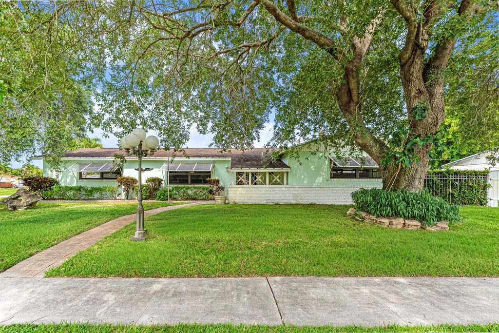 Photo of 2118 W Palma Circle, West Palm Beach, FL 33415 (MLS # B26028773)