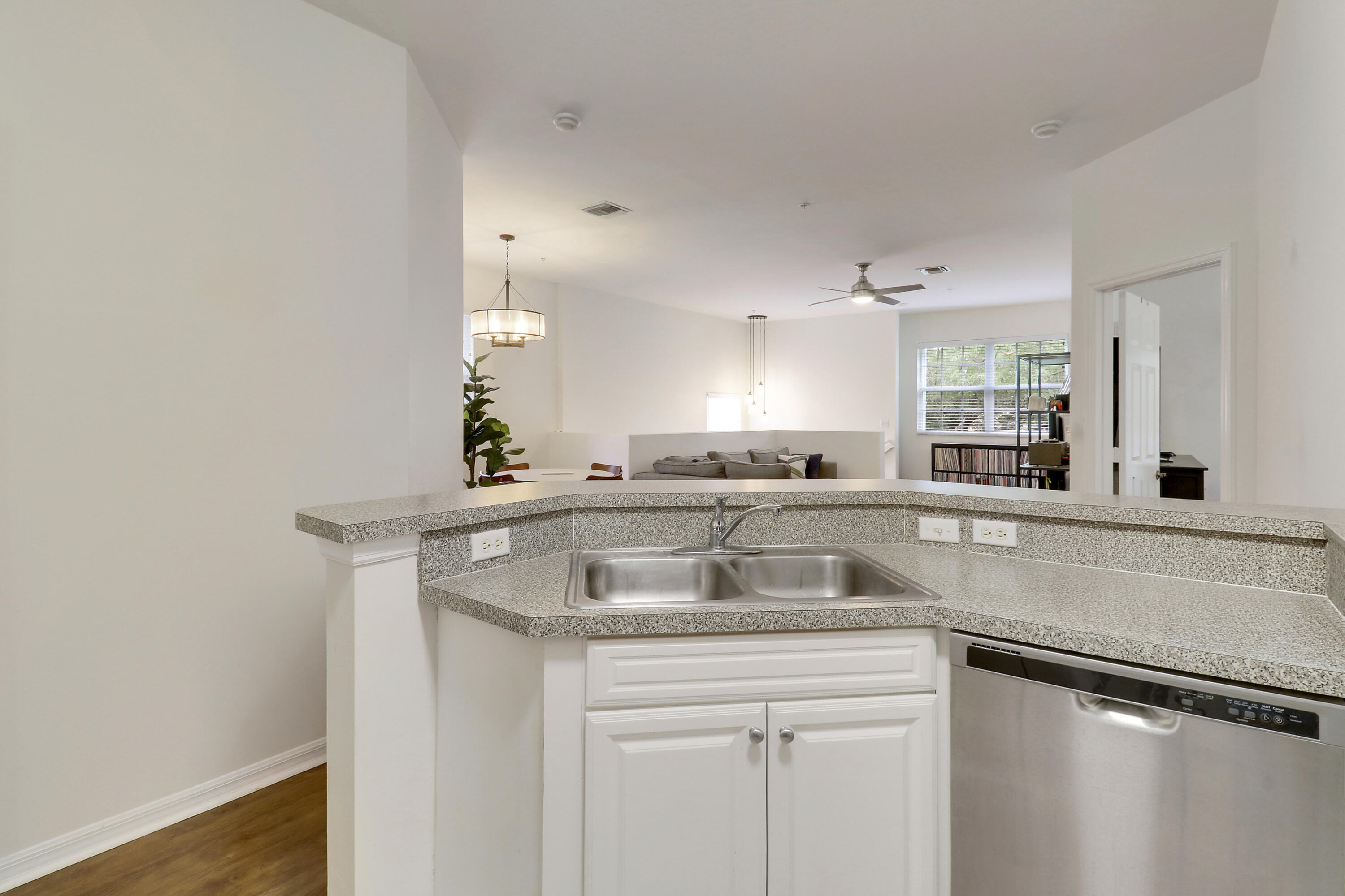 TEQUESTA TRACE CONDO - Residential