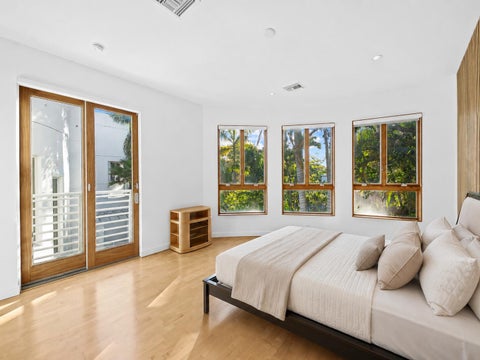 Tiny photo for 450 Victoria Terrace, Fort Lauderdale, FL 33301 (MLS # B26046594)