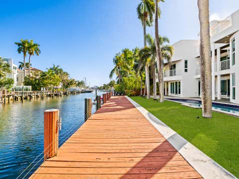 Tiny photo for 450 Victoria Terrace, Fort Lauderdale, FL 33301 (MLS # B26046594)