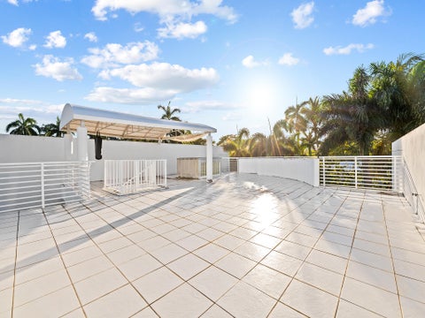 Tiny photo for 450 Victoria Terrace, Fort Lauderdale, FL 33301 (MLS # B26046594)