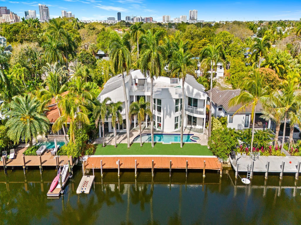 Photo of 450 Victoria Terrace, Fort Lauderdale, FL 33301 (MLS # B26046594)