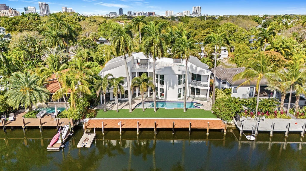 Photo of 450 Victoria Terrace, Fort Lauderdale, FL 33301 (MLS # B26046594)