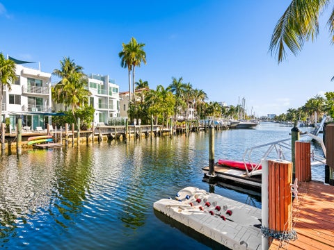 Tiny photo for 450 Victoria Terrace, Fort Lauderdale, FL 33301 (MLS # B26046594)