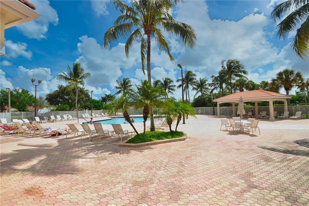 FLORAL LAKES OF DELRAY - Residential