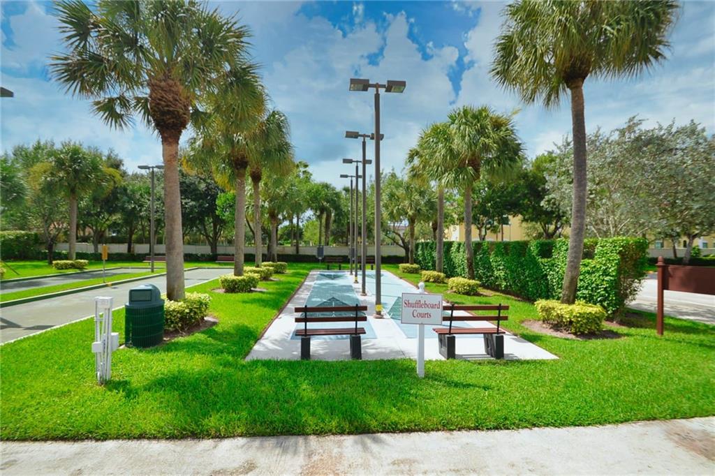 FLORAL LAKES OF DELRAY - Residential