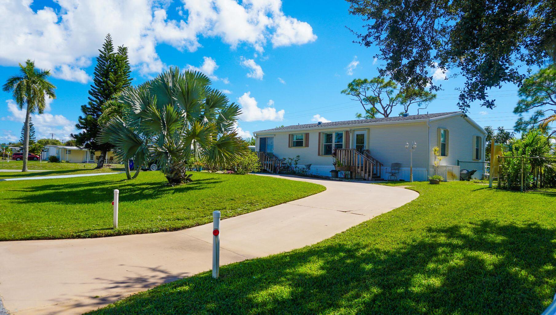 Beautiful new 3 bedroom 2 bath rental with a double lot and large fenced backyard available for 2025. No HOA, bring your boat or RV. This home has a perfect location, with golf, Hobe Sound Beach Park, restaurants, and shopping all just minutes away.