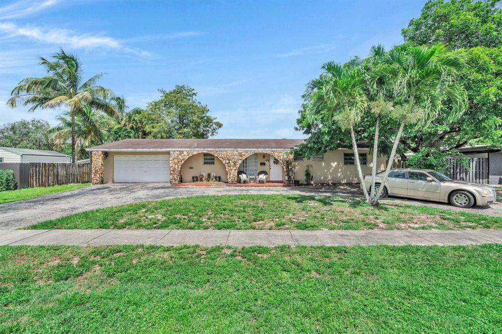Photo of 222 SW 58 Avenue, Plantation, FL 33317 (MLS # R11111206)