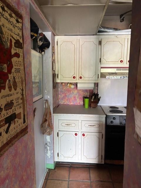 DISCLOSURE - Buyer is paying $95K for the future option to pay 95% of the appraised value to HUD in the future. Not now as there is No pending action and HUD paying property taxes currently as well. This is a HUD HECM Law to protect homeowner on title.. - This unit needs everything and sold AS IS - but does have three bedrooms which is rare. Corner Unit with many amenities including fitness center, pickelball, pool, tennis courts, elevators and no fixed bridges for boaters. And a security gate.