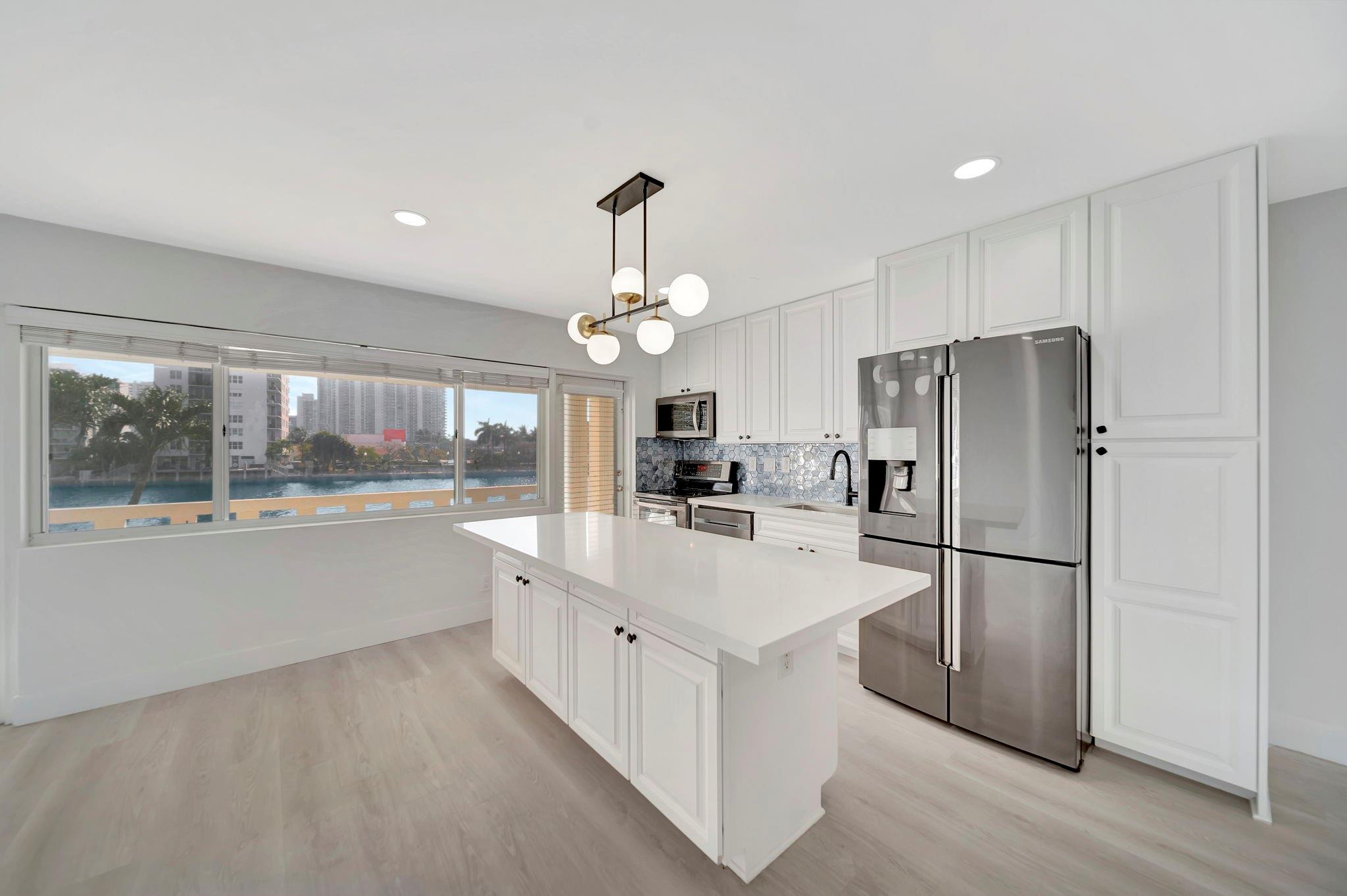 2895 NE 32 Street 208