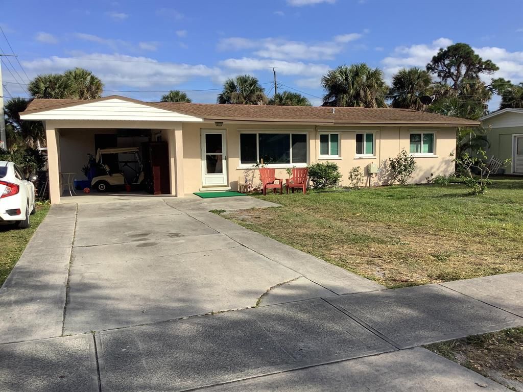 Photo of 701 SE Madison Avenue, Stuart, FL 34996 (MLS # R10725001)
