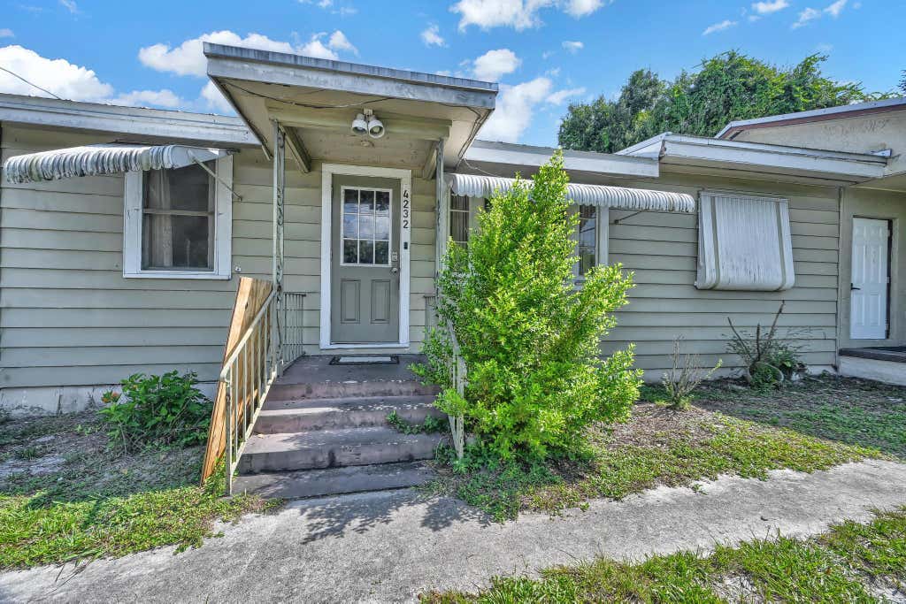 Photo of 4232 Edwards Road, Fort Pierce, FL 34981 (MLS # B26025244)