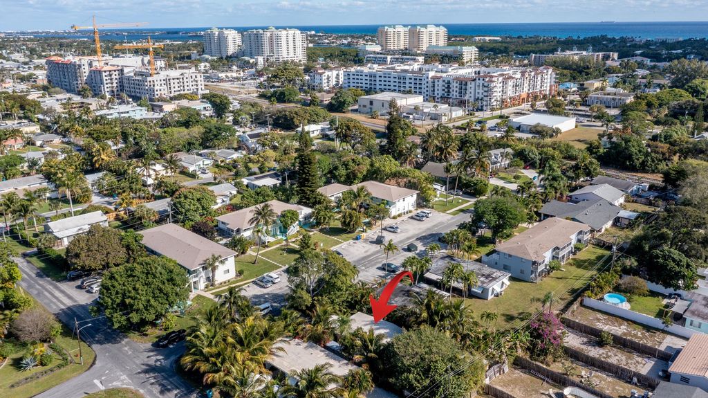 Photo of 206 SE 3rd Avenue, Boynton Beach, FL 33435 (MLS # R11156958)