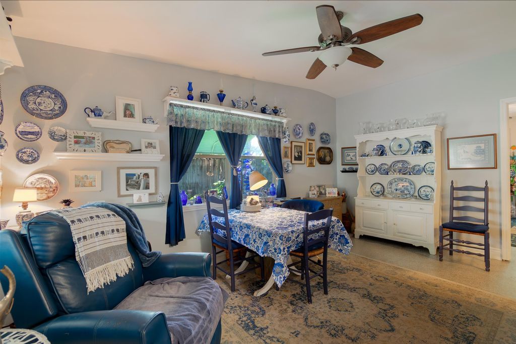 Photo of 206 SE 3rd Avenue, Boynton Beach, FL 33435 (MLS # R11156958)