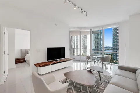 851 NE 1st Ave Unit 2005, Miami, FL MLS: F10443259