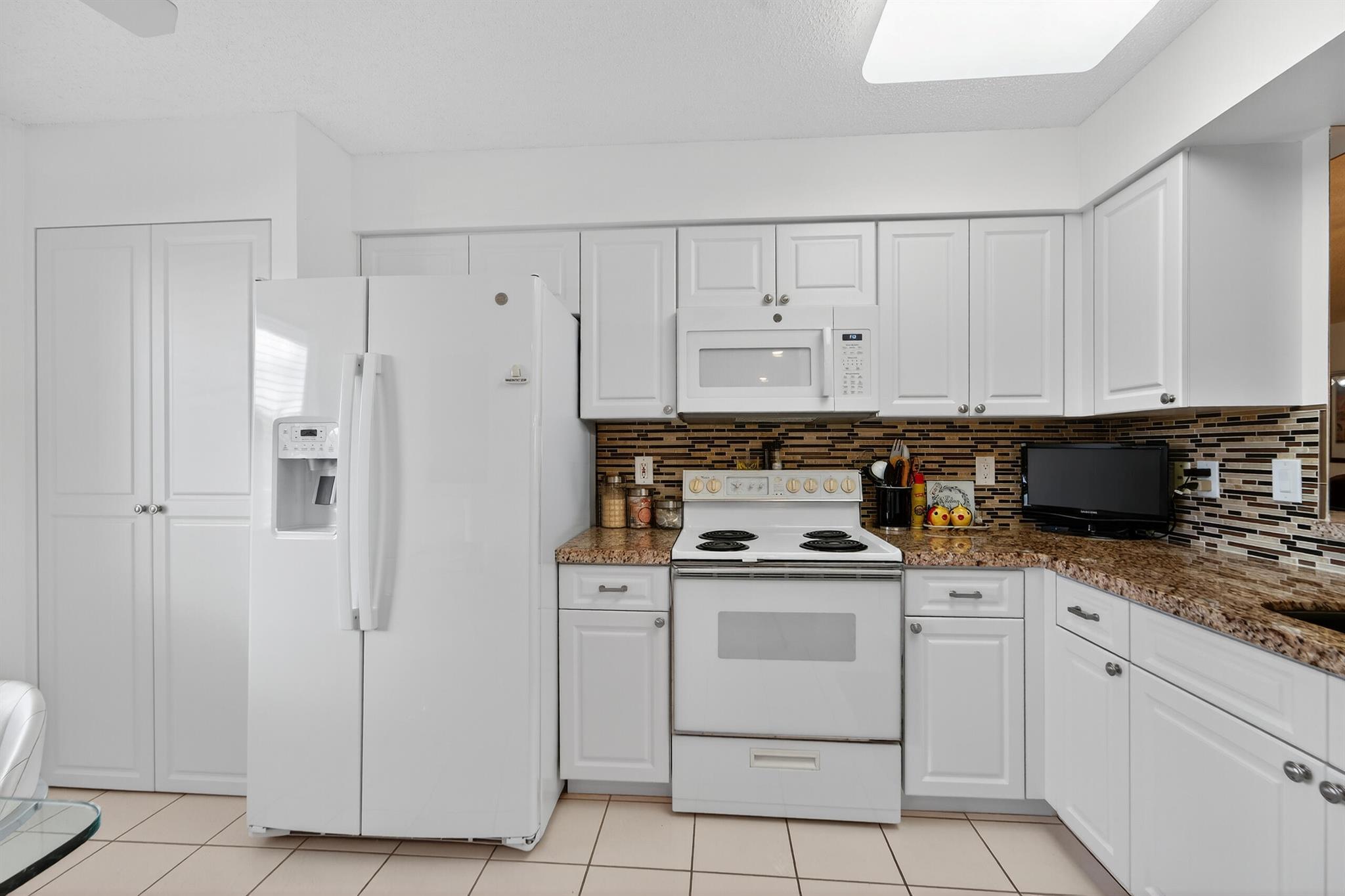 HUNTINGTON POINTE - Residential Lease