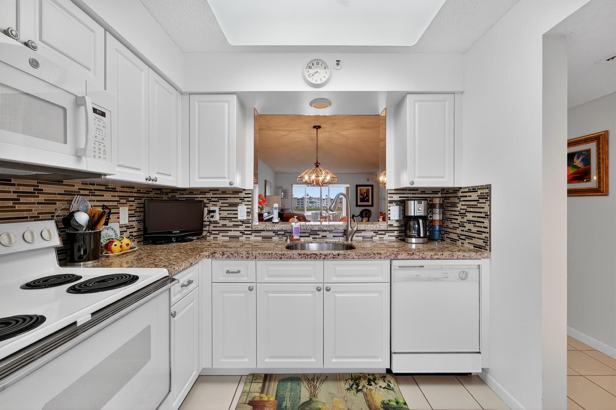 HUNTINGTON POINTE - Residential Lease