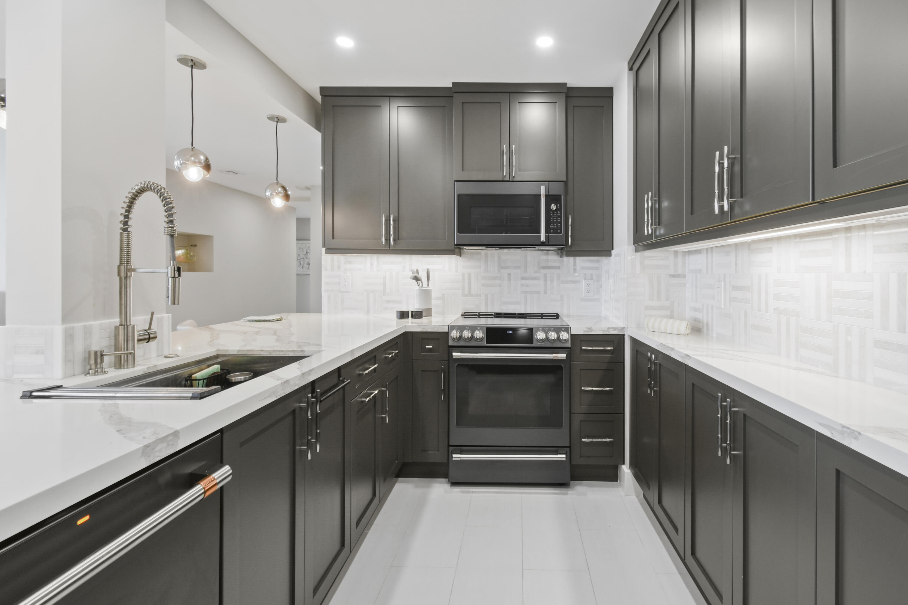 TWENTY TWO NINETY FIVE SOUTH OCEAN BLVD CORP 2295 - Residential