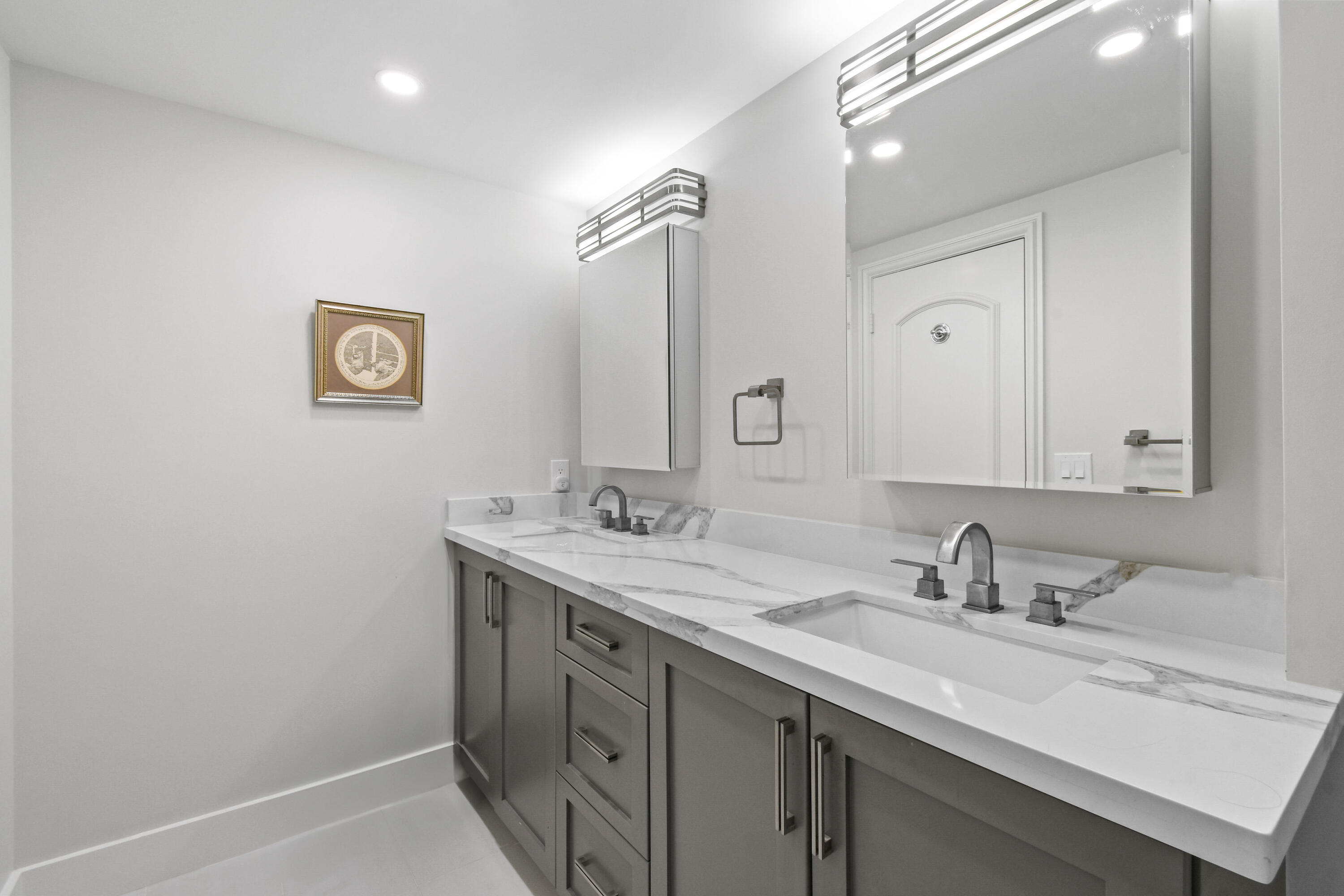 TWENTY TWO NINETY FIVE SOUTH OCEAN BLVD CORP 2295 - Residential