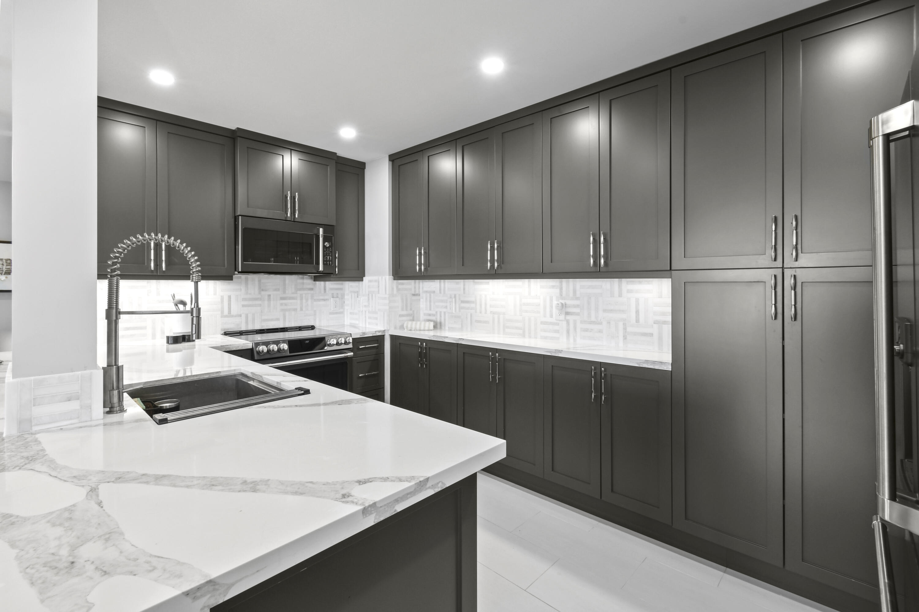 TWENTY TWO NINETY FIVE SOUTH OCEAN BLVD CORP 2295 - Residential
