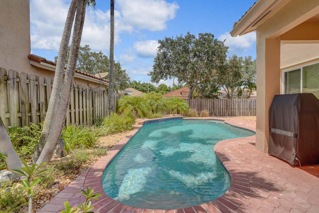Photo of 317 E Garden Cove Circle, Davie, FL 33325 (MLS # B26066749)